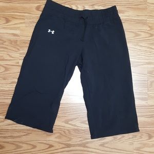 Under Armor loose capris-black, worn once. Size M